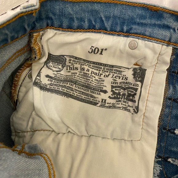 Levi’s Women’s 501 High Rise Bleach Wash Denim Shorts - Waist Size 25 - Picture 8 of 16